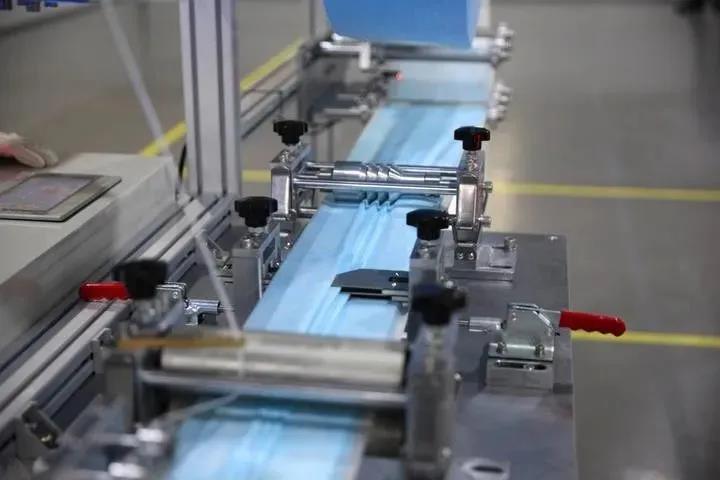 是跨界演繹,還是實(shí)力展現(xiàn)?利歐宣布口罩生產(chǎn)線投產(chǎn),日產(chǎn)能100萬(wàn)只- 是跨界演繹,還是實(shí)力展現(xiàn)?利歐宣布口罩生產(chǎn)線投產(chǎn),日產(chǎn)能100萬(wàn)只-